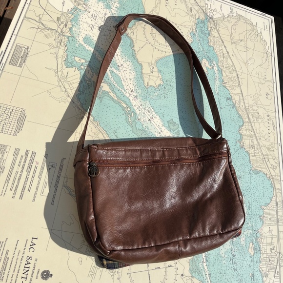 Cypress Woods Brown Leather Messenger Bag - Picture 7 of 7